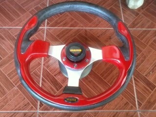 พวงมาลัยซิ่งแสบๆ momo italy  13 นิ้ว เฟี้ยวๆเลยคับ