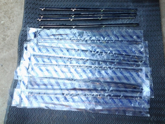 JOECLASSIC..ขายยางกระจกหน้า-กระจกหลัง ยางขอบประตูซ้าย-ขวา  ยางรีดน้ำใน-นอก รฤกะบะรุ่นเก่าหลายรายการ..ดัสสัน 520 521..