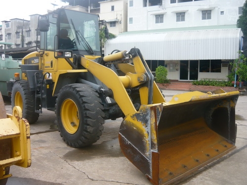 รถตักล้อยาง Komatsu WA200-5  รถนอกแท้จากญี่ปุ่น เพิ่งเหยียบถึงไทย พร้อมใช้งาน ระบบไฟฟ้าครบ