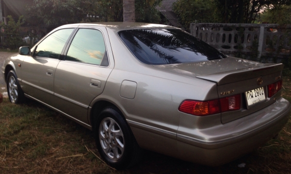 ออกรถได้เลยไม่ต้องจ่ายเงินซักบาทครับ TOYOTA CAMRY SEG 2.2 AT ปี 2000 ท็อปสุด หรูหราสุด เครื่องแห้งแรงดีเดิมๆ ภายในเก๋งคอนโซลสวย เบาะหนังแท้ปรับไฟฟ้า CD MP3 จอ AIRBAG คู่หน้า เบรค ABS ครบครัน ช่วงล่างนิ่มนวลขับสบาย เอกสารทะเบียนครบพร้อมโอน ราคาต่อรองได้ครั