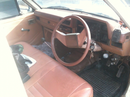 ขาย dutsun 720  สี่ขอสภาพพร้อมใช้งาน มีแอร์ ติดแก๊สลงเล่มแล้ว ทะเบียนไม่ขาด แมกขอบ15 แจ่มๆ