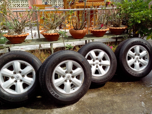 ขายแม็ก17toyotaพร้อมยางปี 10 ราคาถูก