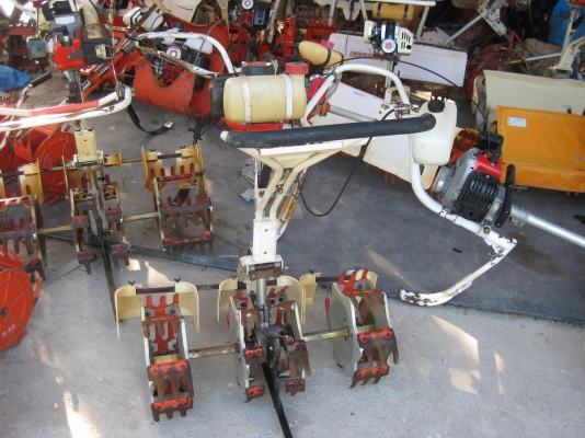 เครื่องพรวนหญ้าในร่องนาดำ