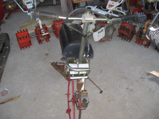 เครื่องแหวกร่องน้ำ