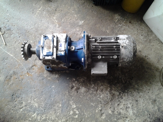 ขาย !! มอเตอร์เกียร์ทด ขนาด 1hp. 380 v. รอบ 1: 30 ยี่ห้อ siemens