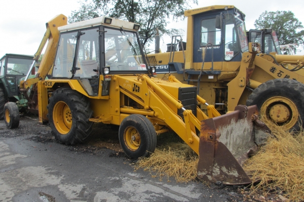 รถ JCB หน้าตักหลังขุด