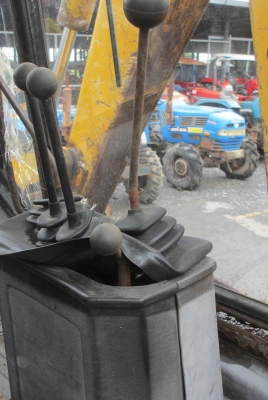 รถ JCB หน้าตักหลังขุด