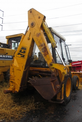 รถ JCB หน้าตักหลังขุด