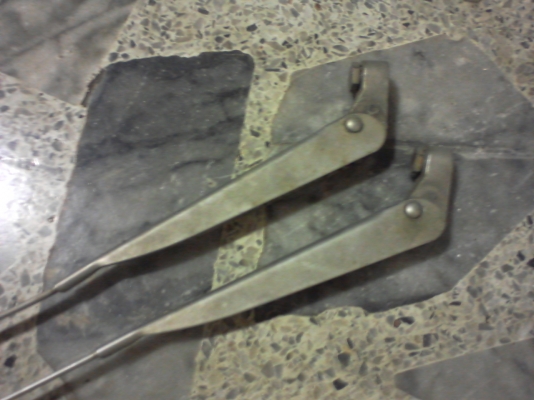 ก้านปัดน้ำฝน สแตนเลส ดัสสัน 620 (ช้างเหยียบ) ก้านปัดน้ำฝน สแตนเลส ดัสสัน 620 (ช้างเหยียบ)