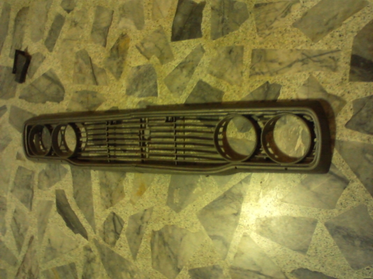 กระจังหน้า rn 20-25 แท้ถอดจากรถ