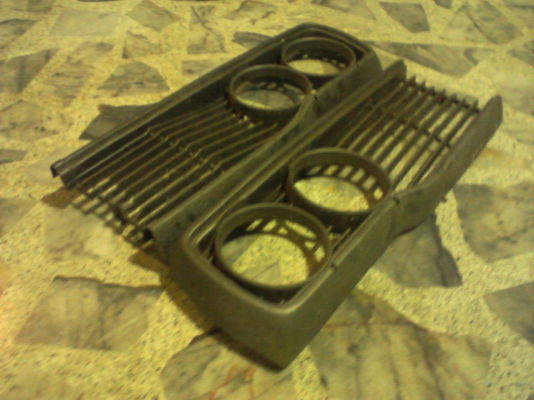 กระจังหน้า rn 20-25 แท้ถอดจากรถ