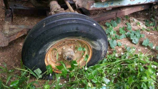 ขายรถไถ FORD 6600 ใส่เครื่อง 6610 3 จาน 7 จาน ใบมีดดันหน้า เล่มทะเบียน ราคา 180000