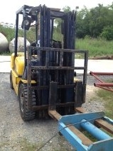 ขายรถโฟล์คลิฟท์ KOMATSU รุ่น FD25-12 กระบอกคู่มีเสาทรูฟรี้ ยกเข้าตู้ได้ น้ำหนักยก 2.5 ton สูง 4.5 เมตร ราคา 180,000 สนใจโทรติดต่อได้ที่ teeratut 091-9986531