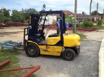 ขายรถโฟล์คลิฟท์ KOMATSU รุ่น FD25-12 กระบอกคู่มีเสาทรูฟรี้ ยกเข้าตู้ได้ น้ำหนักยก 2.5 ton สูง 4.5 เมตร ราคา 180,000 สนใจโทรติดต่อได้ที่ teeratut 091-9986531