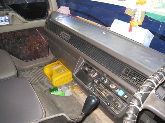 ขายสิบล้อมิตซูบิชิ FN515 เครื่อง 6D14 175 HP เพลาเดียว พื้นเรียบ สภาพสวยสุดๆ