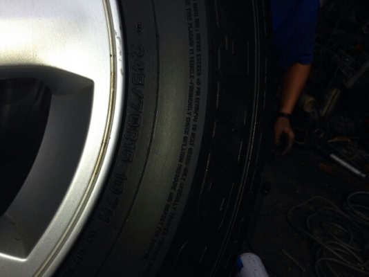 ขายล้อเเม๊กพร้อมยาง D-MAX ปี 2012  สภาพพร้อมใช้