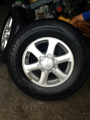 ขายล้อเเม๊กพร้อมยาง D-MAX ปี 2012  สภาพพร้อมใช้