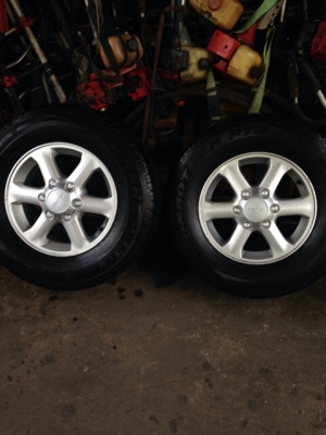 ขายล้อเเม๊กพร้อมยาง D-MAX ปี 2012  สภาพพร้อมใช้