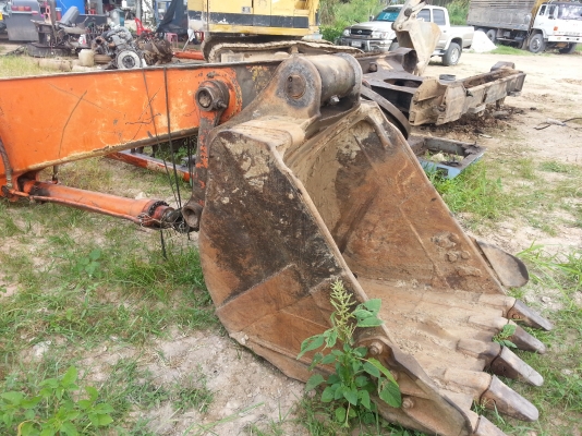 ขายด่วน บูม+อาม กระบอก บุ๊งกี๋ ครบชุด HITACHI EX 200-3