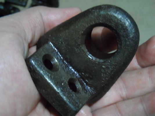 หูรับน้ำหนักเหล็กหล่อเหนียว มี 2 คู่(ไม่รู้จะเรียกว่าอะไรครับ)