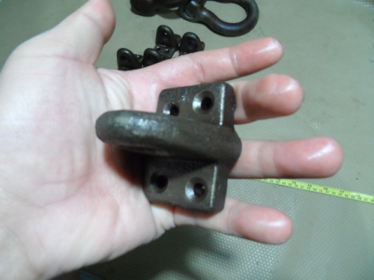 หูรับน้ำหนักเหล็กหล่อเหนียว มี 2 คู่(ไม่รู้จะเรียกว่าอะไรครับ)