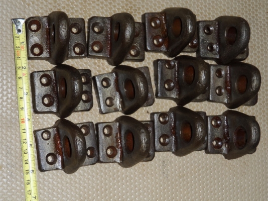 หูรับน้ำหนักเหล็กหล่อเหนียว มี 2 คู่(ไม่รู้จะเรียกว่าอะไรครับ)