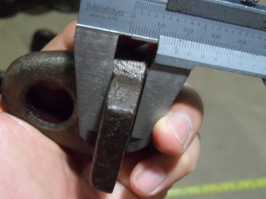 หูรับน้ำหนักเหล็กหล่อเหนียว มี 2 คู่(ไม่รู้จะเรียกว่าอะไรครับ)