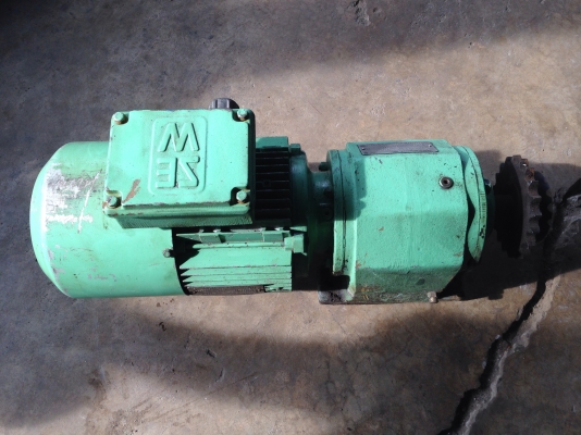 ขายมอเตอร์เกียร์ SEW 1.5 HP. 380V มีเบรคในตัว อัตราทด 1:43 เพลาออกประมาณ 40 รอบต่อนาที สภาพดี พร้อมใช้งาน