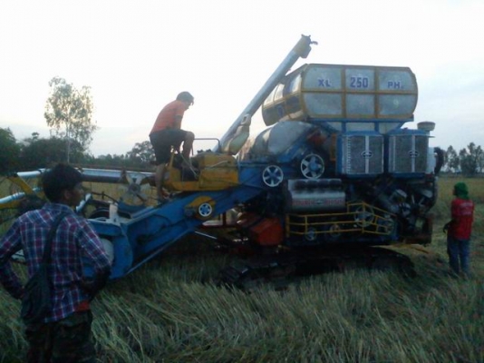 ขายรถเกี่ยวข้าวศักรพัฒนา