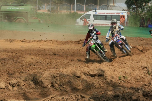 ขายหมวกวิบากfox   v 1 ราคา 1800 โทร0895677807