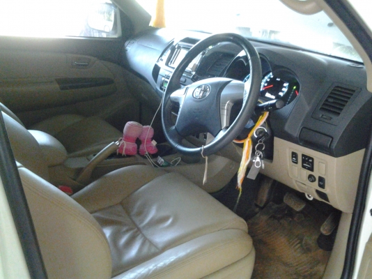 TOYOTA FORTUNER TRD ตัวทอปสุด เกียร์ออโต้โฟวีล วิ่ง 40000 โลแท้ รถปี55 เดือนตุลา เล้่มพร้อมโอน