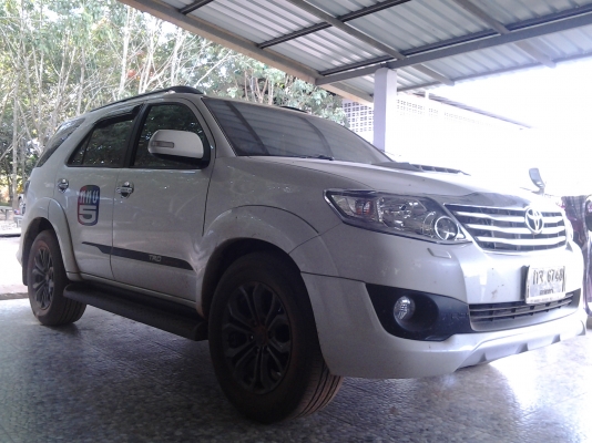 TOYOTA FORTUNER TRD ตัวทอปสุด เกียร์ออโต้โฟวีล วิ่ง 40000 โลแท้ รถปี55 เดือนตุลา เล้่มพร้อมโอน