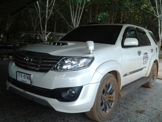 TOYOTA FORTUNER TRD ตัวทอปสุด เกียร์ออโต้โฟวีล วิ่ง 40000 โลแท้ รถปี55 เดือนตุลา เล้่มพร้อมโอน