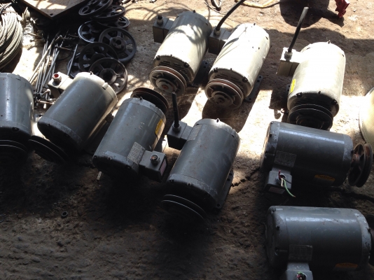 ขายมอเตอร์ BALDOR 3 HP. 380 V made in USA สภาพสวย เดิมๆแกนเพลาขนาด 28 mm. พร้อมใช้งาน มี 9 ตัวครับ