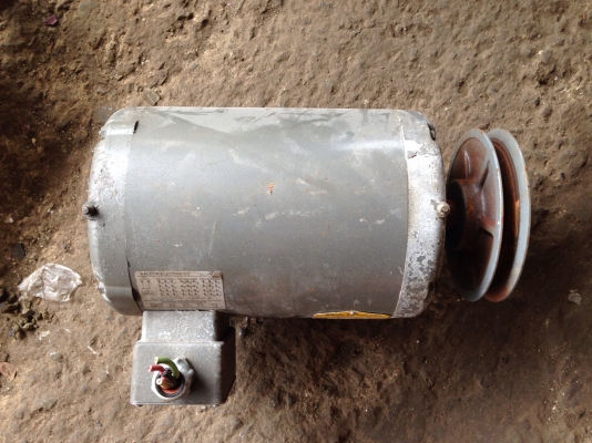 ขายมอเตอร์ BALDOR 3 HP. 380 V made in USA สภาพสวย เดิมๆแกนเพลาขนาด 28 mm. พร้อมใช้งาน มี 9 ตัวครับ