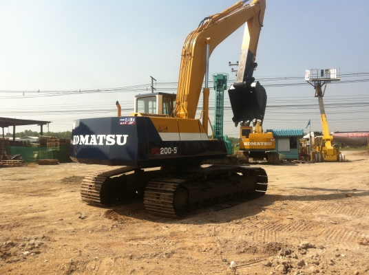 ขายรถแมคโครPC200-5 ไฟฟ้าครบ โซ่ใหม่ เอกสารเล่มทะเบียน สภาพพร้อมใช้ สนใจติดต่อ บอย 085-156-2314