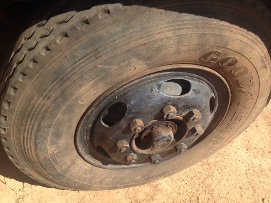 ISUZU ROCKY FVM 175 HP 6BG1 สิบล้อดั๊มพ์เพลาเดียว กระบะดั๊มพ์เหล็ก 12 ตันสภาพสวย เครื่องแน่นแรงดี ภายในเก๋งคอนโซลครบพร้อม พวงมาลัยเพาเวอร์ ช่วงล่างคัชซีสวยเดิมๆ ยางสภาพดี 10 เส้นประมาณ 70\% พร้อมบรรทุกพร้อมใช้งาน เอกสารทะเบียนครบพร้อมโอน ราคาต่อรองได้ครับ