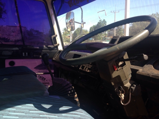 ISUZU ROCKY FVM 175 HP 6BG1 สิบล้อดั๊มพ์เพลาเดียว กระบะดั๊มพ์เหล็ก 12 ตันสภาพสวย เครื่องแน่นแรงดี ภายในเก๋งคอนโซลครบพร้อม พวงมาลัยเพาเวอร์ ช่วงล่างคัชซีสวยเดิมๆ ยางสภาพดี 10 เส้นประมาณ 70\% พร้อมบรรทุกพร้อมใช้งาน เอกสารทะเบียนครบพร้อมโอน ราคาต่อรองได้ครับ