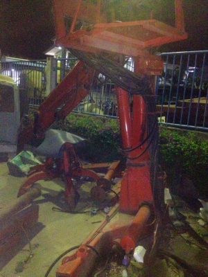 ขายแขนกล ติดกรงเล็บ ใช้คีบสารพัดอย่าง  ทำจากบูมแบคโฮแท้ มีที่นั่ง