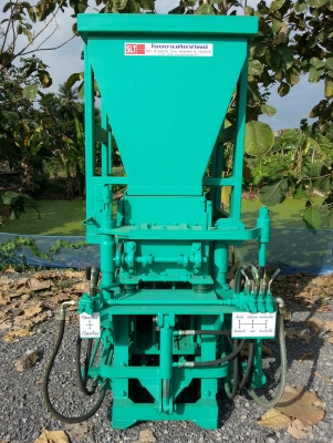 เครื่องอัดอิฐบล็อก