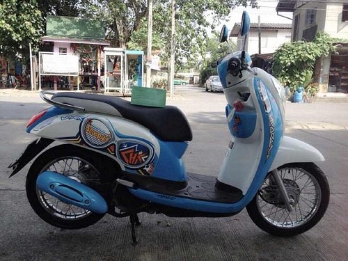 SCOOPY IลายLOVER รถปี2013วิ่ง3xxxโล สภาพสวยมีเล่มพร้อมโอน