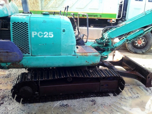 KOMATSU รถแบคโฮ  รุ่นPC25-1
