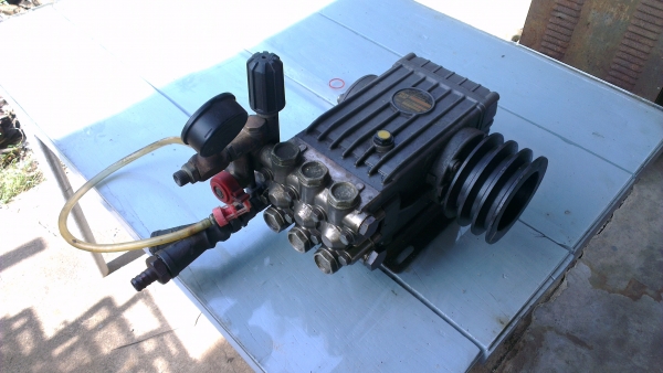 Sell> ปั้มฉีดน้ำแรงดันสูงมือสอง ยี่ห้อ Inter Pump ของ Italy ฉีดได้ 200 Bar ของใช้งานได้เลยครับ