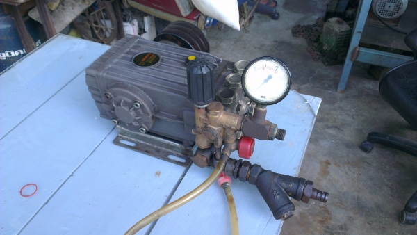 Sell> ปั้มฉีดน้ำแรงดันสูงมือสอง ยี่ห้อ Inter Pump ของ Italy ฉีดได้ 200 Bar ของใช้งานได้เลยครับ