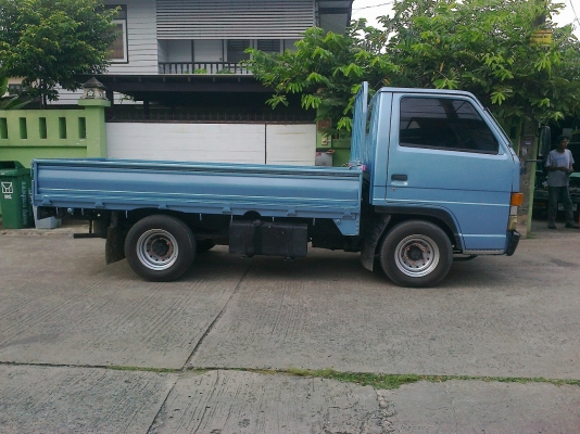 Isuzu NKR 4 ล้อกลาง สภาพสวยพร้อมใช้งาน Isuzu NKR 4 ล้อกลาง สภาพสวยพร้อมใช้งาน