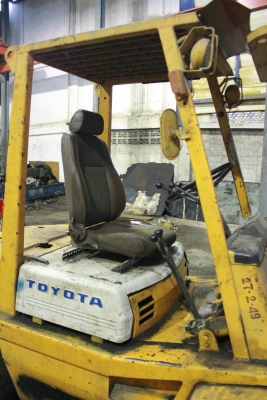 รถยก โตโยต้า ยกได้ 2 ตัน เสาสูง 3 เมตร