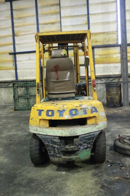 รถยก โตโยต้า ยกได้ 2 ตัน เสาสูง 3 เมตร