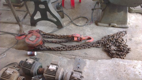 Sell> รอกโซ่มือสอง ตราช้างแท้ๆ Elephant 5 Tons Japan ครับ โซ่ขนาด 3 หุลครึ่ง ยาว 8 เมตร ครับ