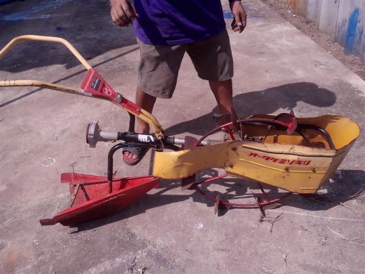 ขายพรวนดิน ไม่มีเครื่อง ครับ ราคาไม่เเพง ตัวละ 2,000 บาท