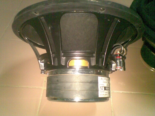 ต้องการขายดอกซับ 12" โครงหล่อ  ดังแรงเบสหนัก ผมขายรถเลยถอดออก ใจก็เสียดาย แต่เก็บไว้ไม่ได้ใช้เพราะซื้อรถใหม่แล้วแฟนไม่ให้ติด  มีตำหนินิดหน่อยสนใจโทรมาเลยคราฟ   ผมอยุ่แถวพระราม 2 ซ.50 เอกชัย69 โทรมาคุยกันก่อนได้  081-6433-820 *** 081-7456-282 โรจน์